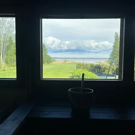 Atmospheric Trailer With A Sea View *