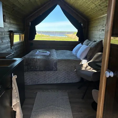 Atmospheric Trailer With A Sea View Chalet
